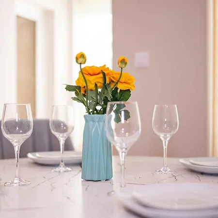 Apartment Lifestyle Flora *